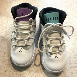 Girls Jordan Max Aura